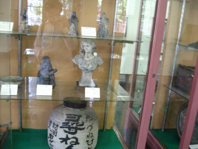 Kanto quake museum: surviving western bust and paper lantern.