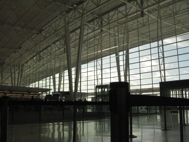 Indy airport.  Whee, ceilings!