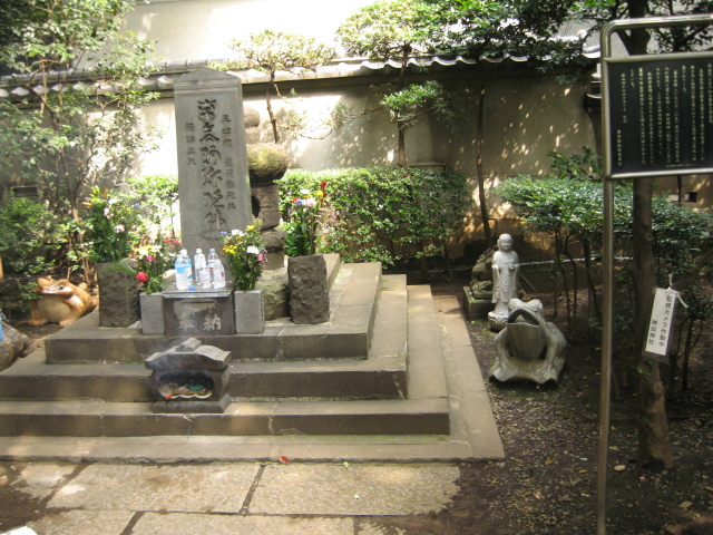Note the water bottles.  The kami ight be thirsty.